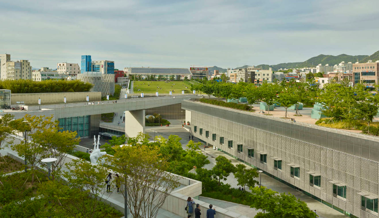 新修建结伴旧历史，，，，，，，，生文化中心立异精神